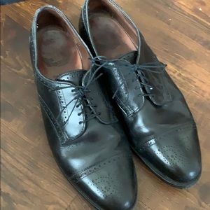Men’s black work shoes